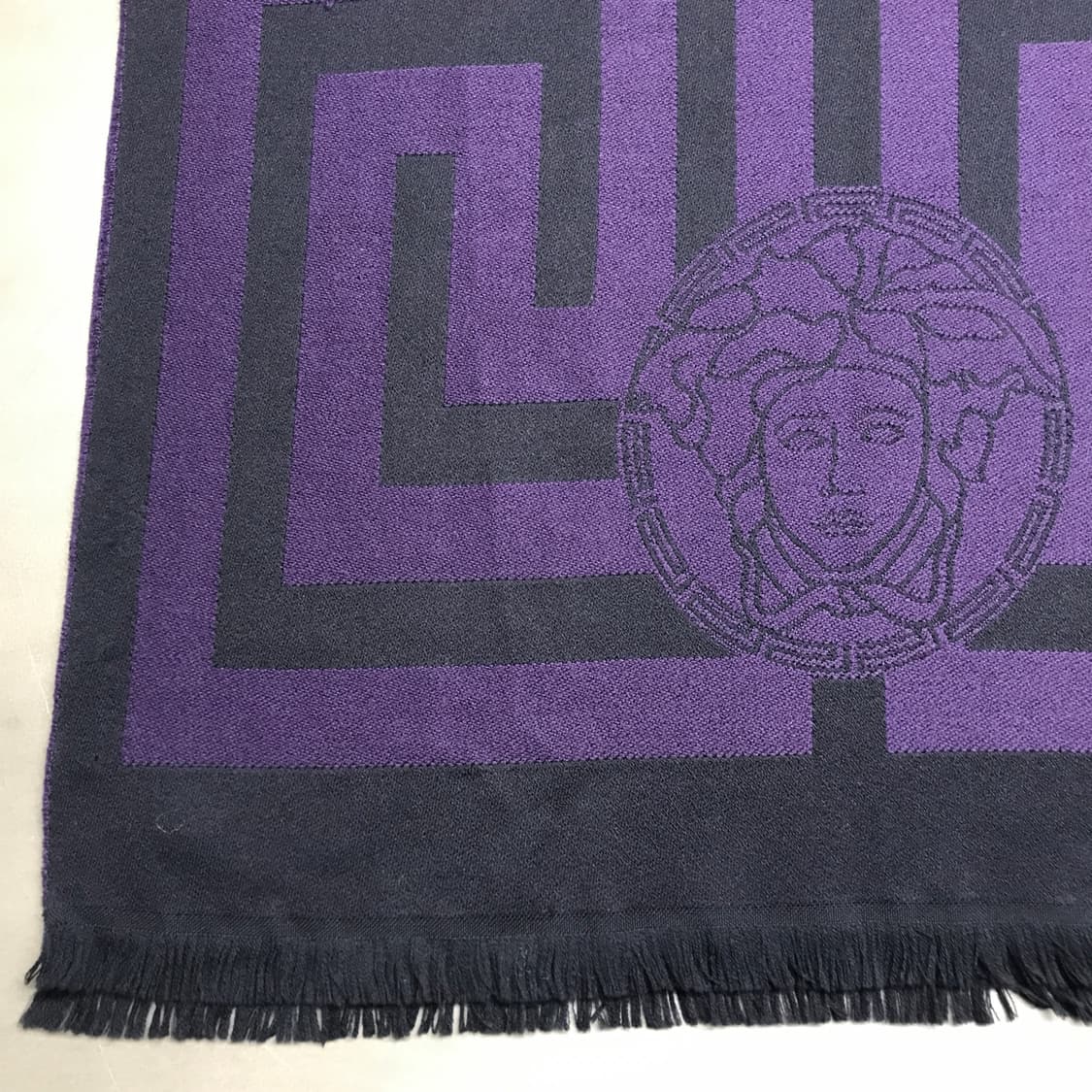 베르사체 메두사 머플러 퍼플 상품이미지6