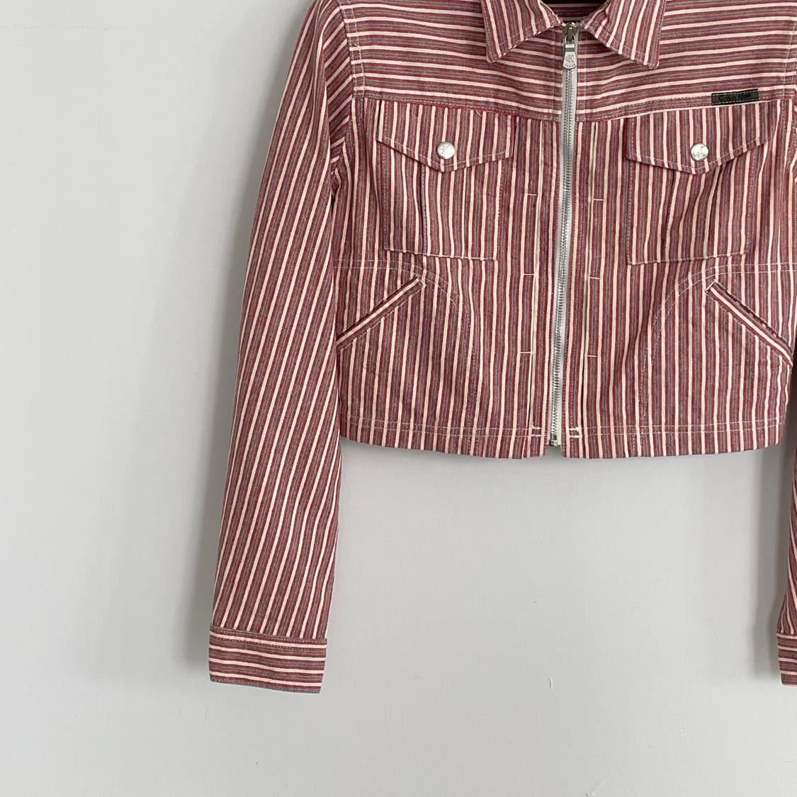 캘빈클라인 레드 스트라이프 크롭 데님 집업 자켓 상품이미지5