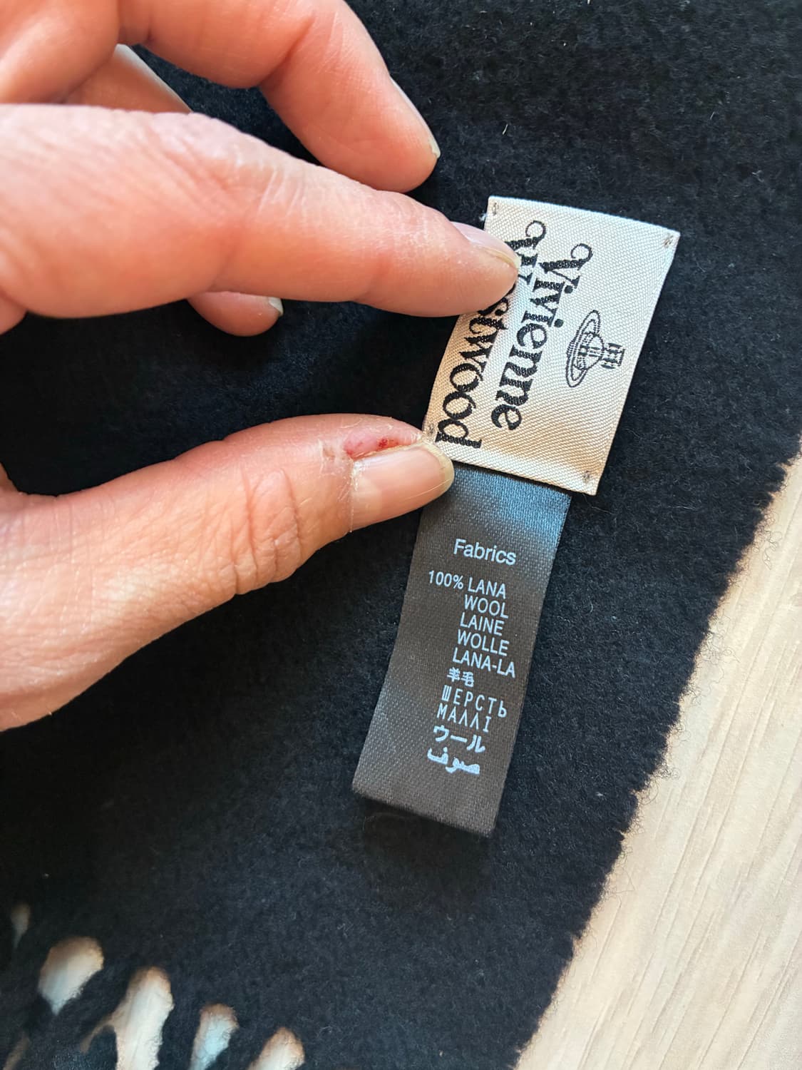 비비안 웨스트우드 울 머플러 상품이미지3