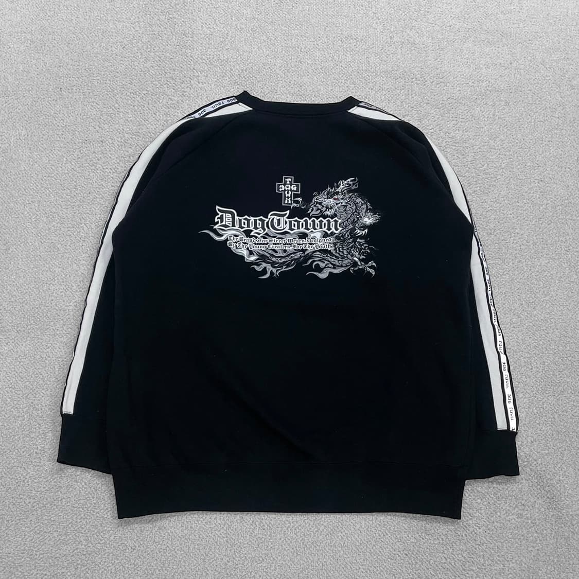 도그타운 Dog town 드래곤 그래픽 맨투맨 상품이미지1