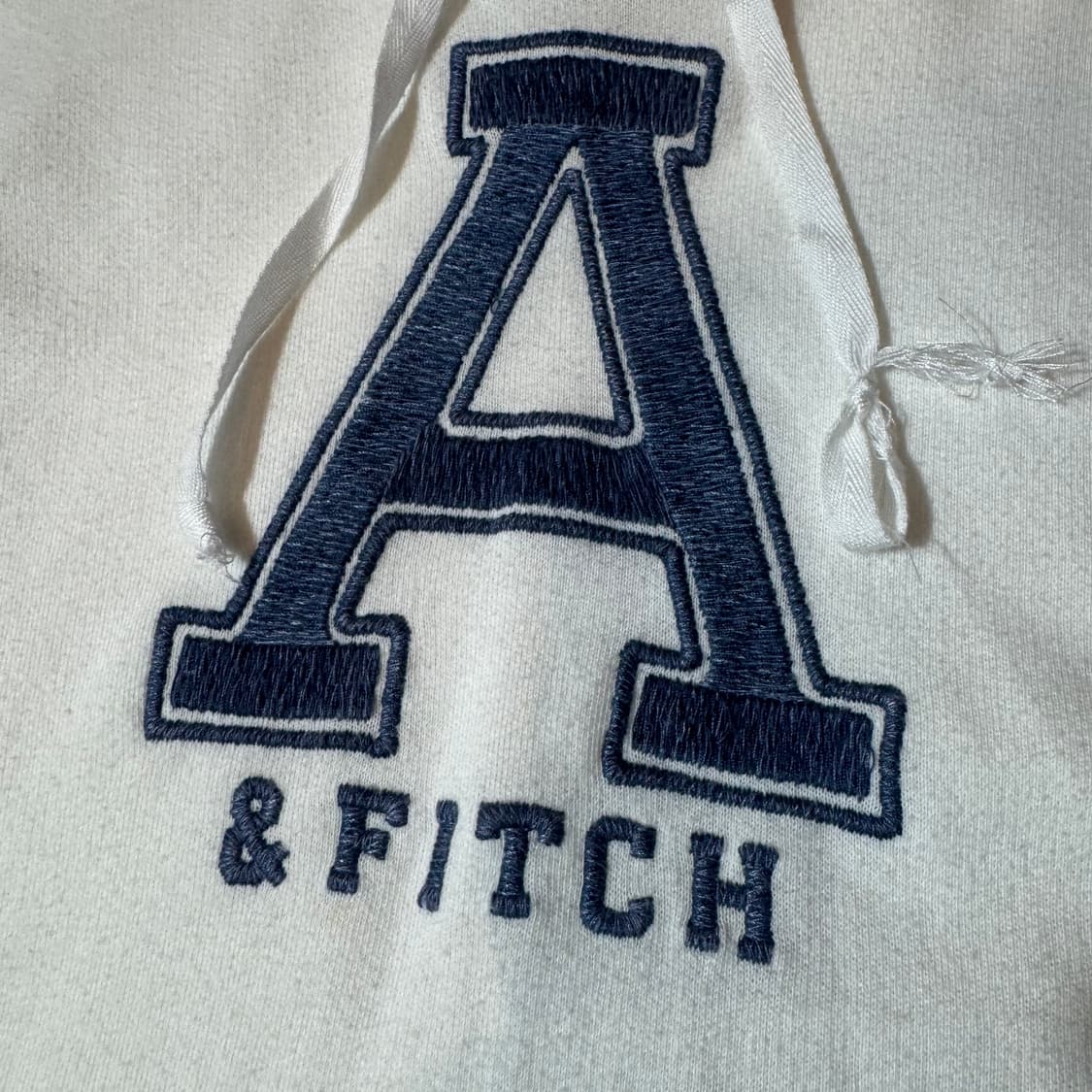 Abercrombie & Fitch 아이보리 로고 후디 상품이미지2