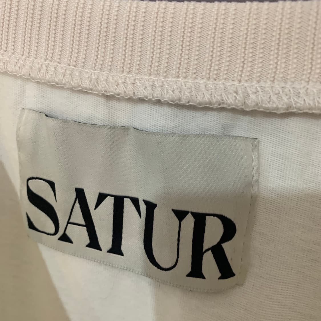 XL SATUR 세터 보야지 시그니처 로고 반팔티 상품이미지5