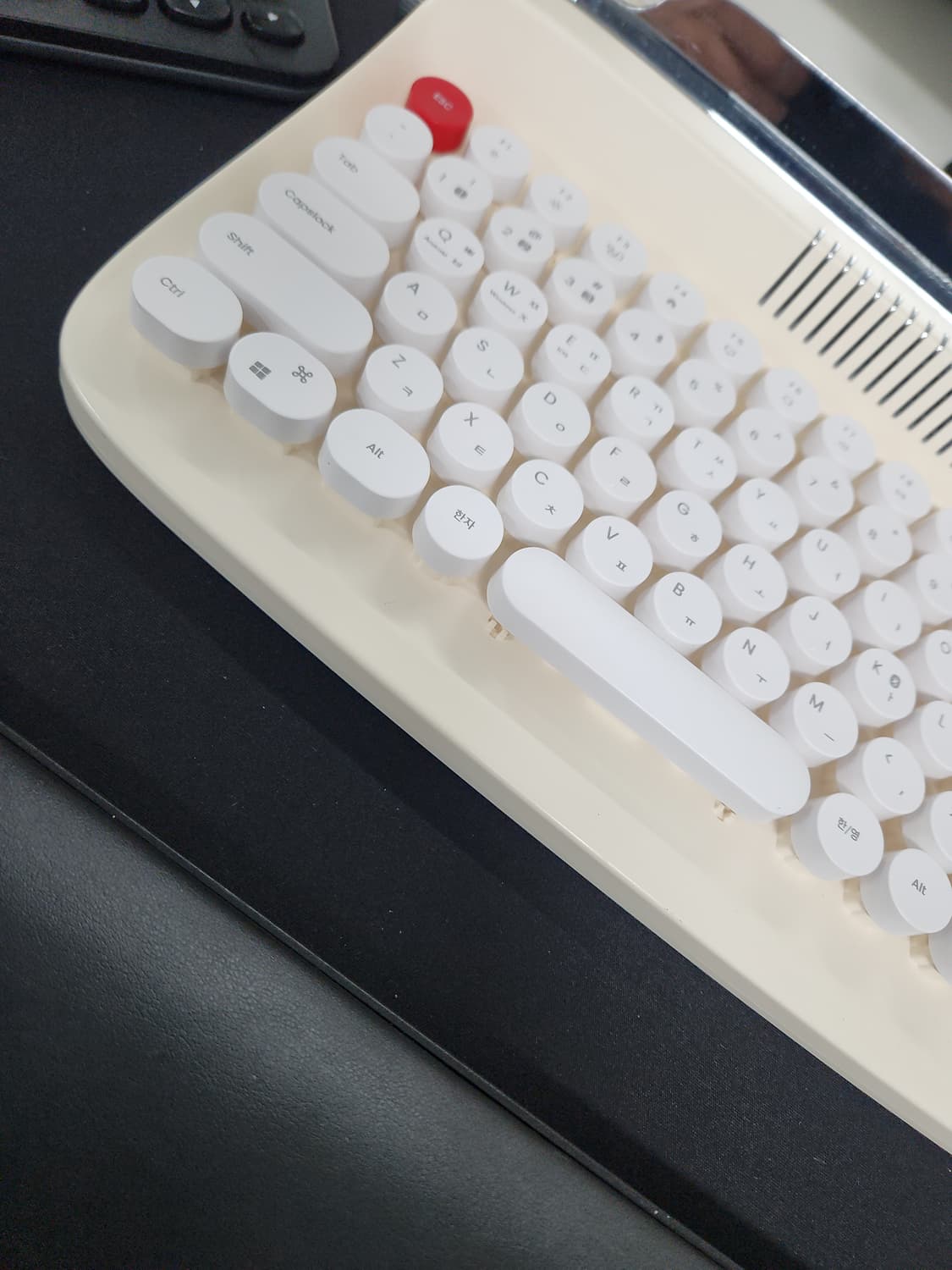 # 레트로 미니블루투스 타자기 형 키보드B303 텐키리스 키보드 급처 상품이미지7