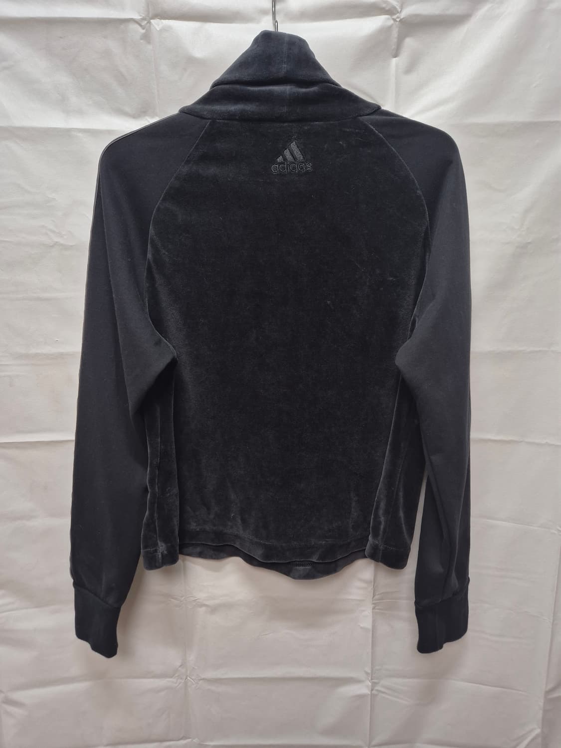 아디다스  벨벳 크롭맨투맨 상품이미지4