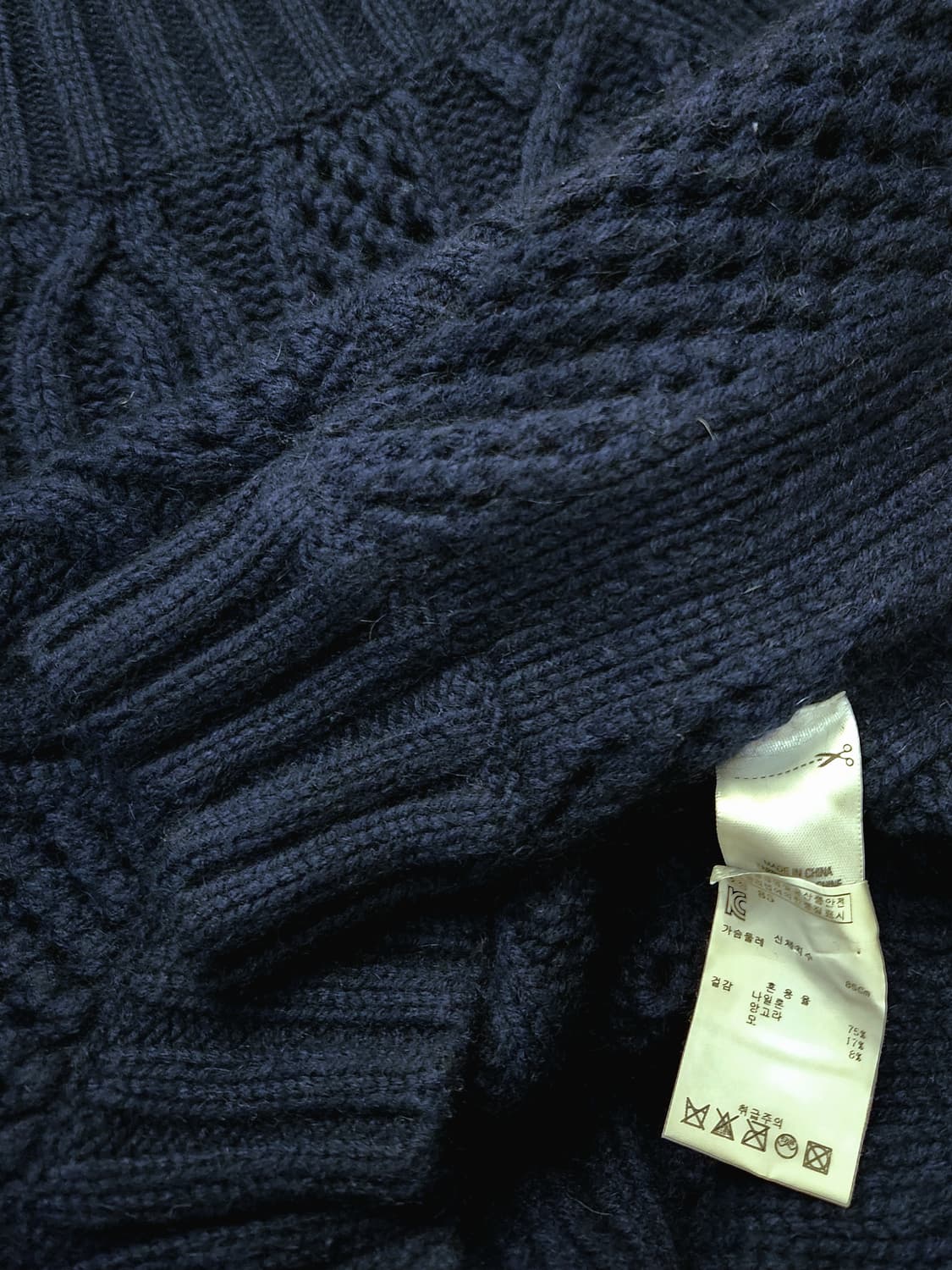 쥬시꾸뛰르 입술넥 꽈배기 니트 S 상품이미지4