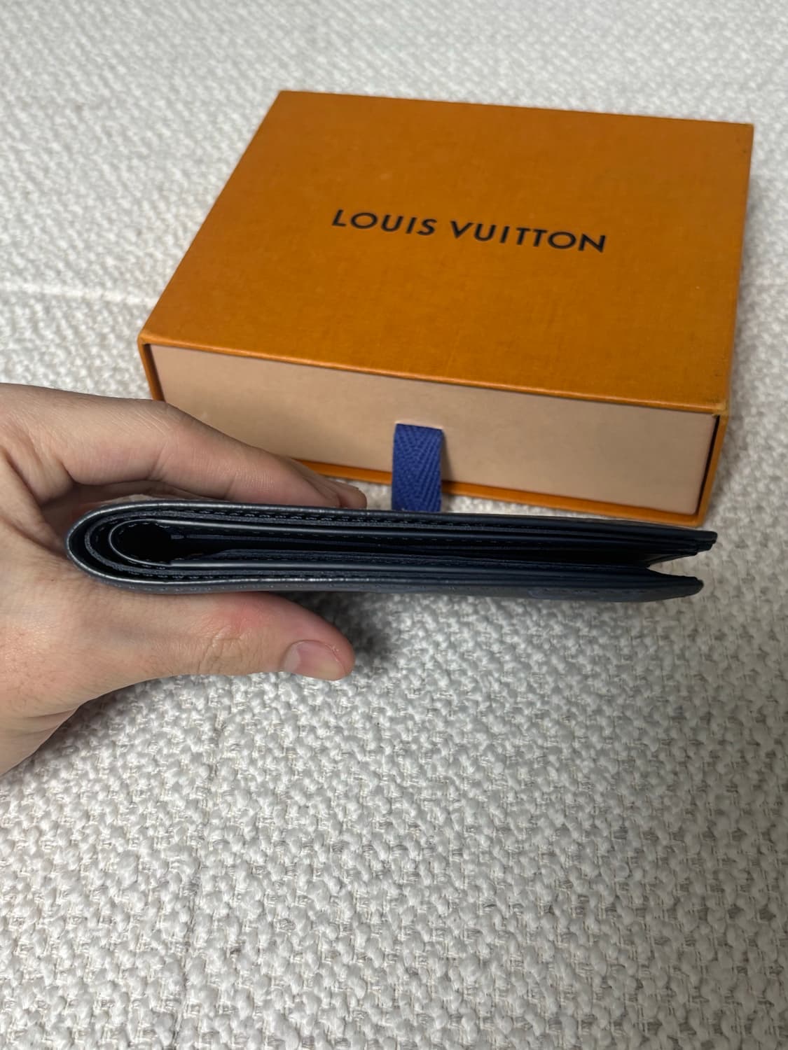 [NFC내장] 루이비통 쉐도우 모노그램 멀티플 반지갑 네이비 상품이미지4