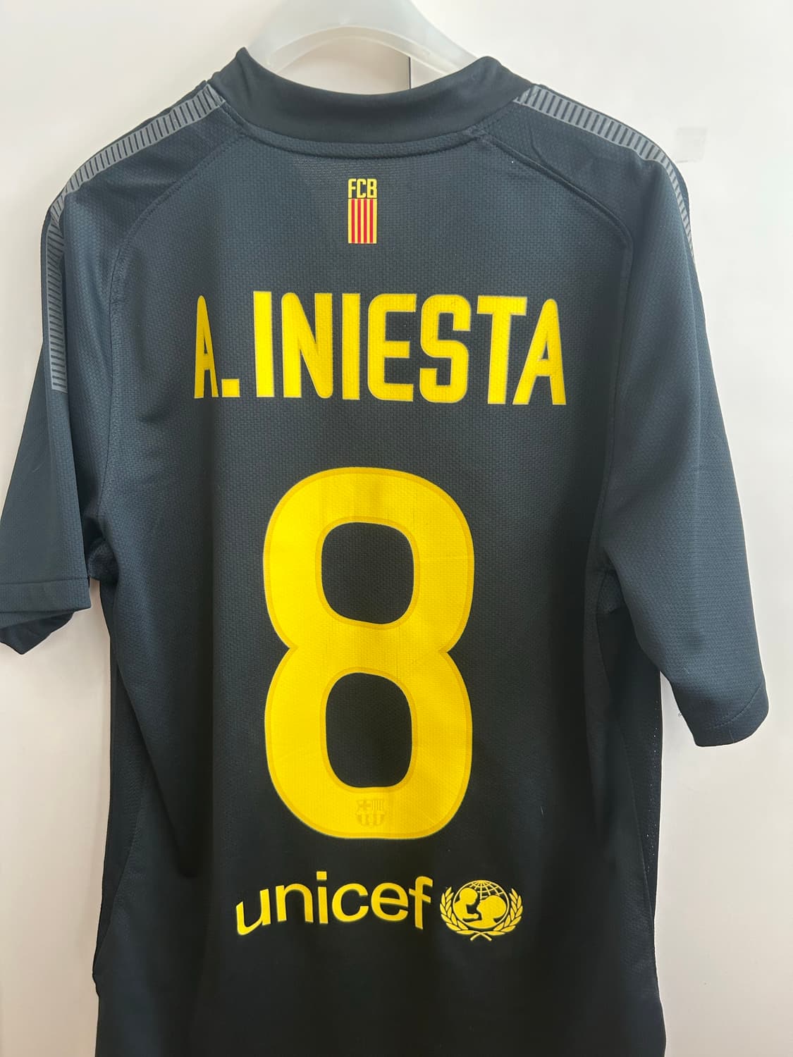 11-12 FC 바르셀로나 어웨이 이니에스타 유니폼 판매합니다 상품이미지2