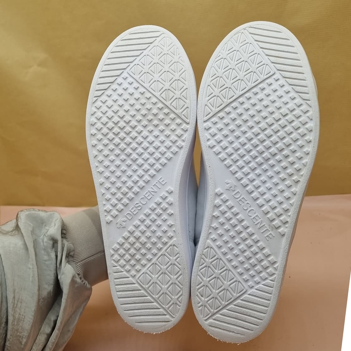 데상트 퓨어그램 여성스니커즈 235 상품이미지3