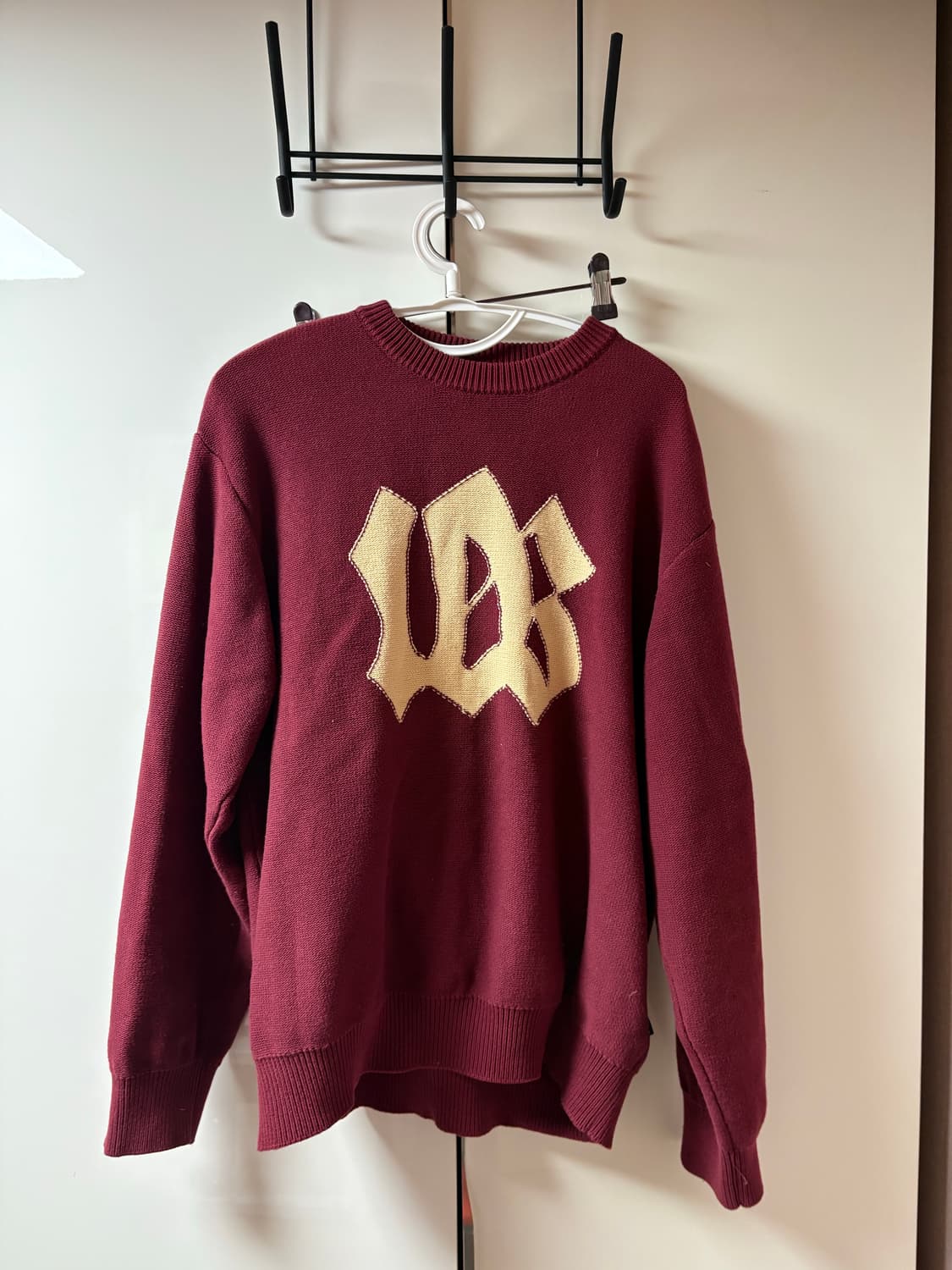 위캔더스 피로 콜라보 니트 버건디 상품이미지3