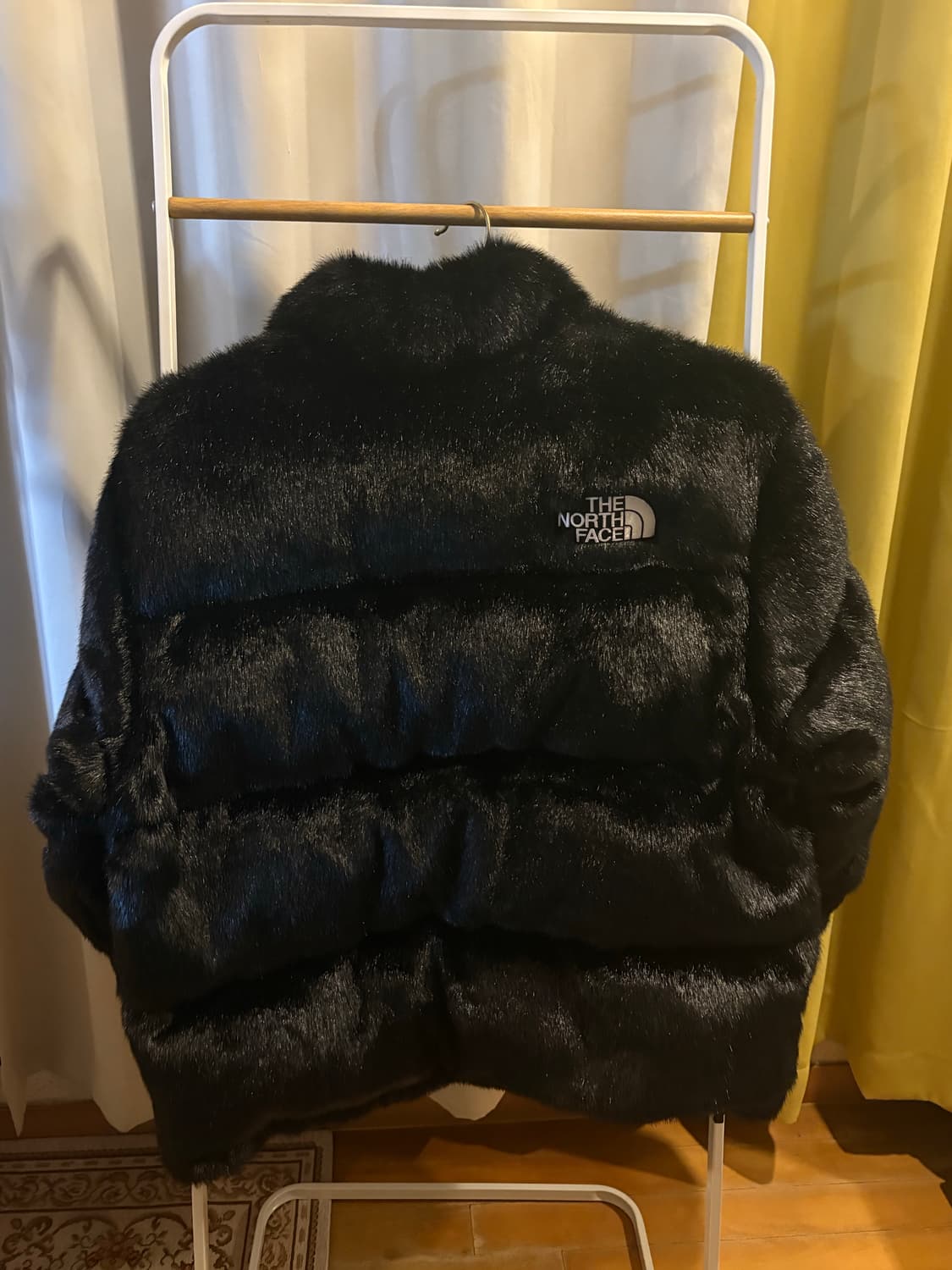 슈프림 x 노스페이스 포우 퍼 눕시 패딩 블랙 20FW 상품이미지3