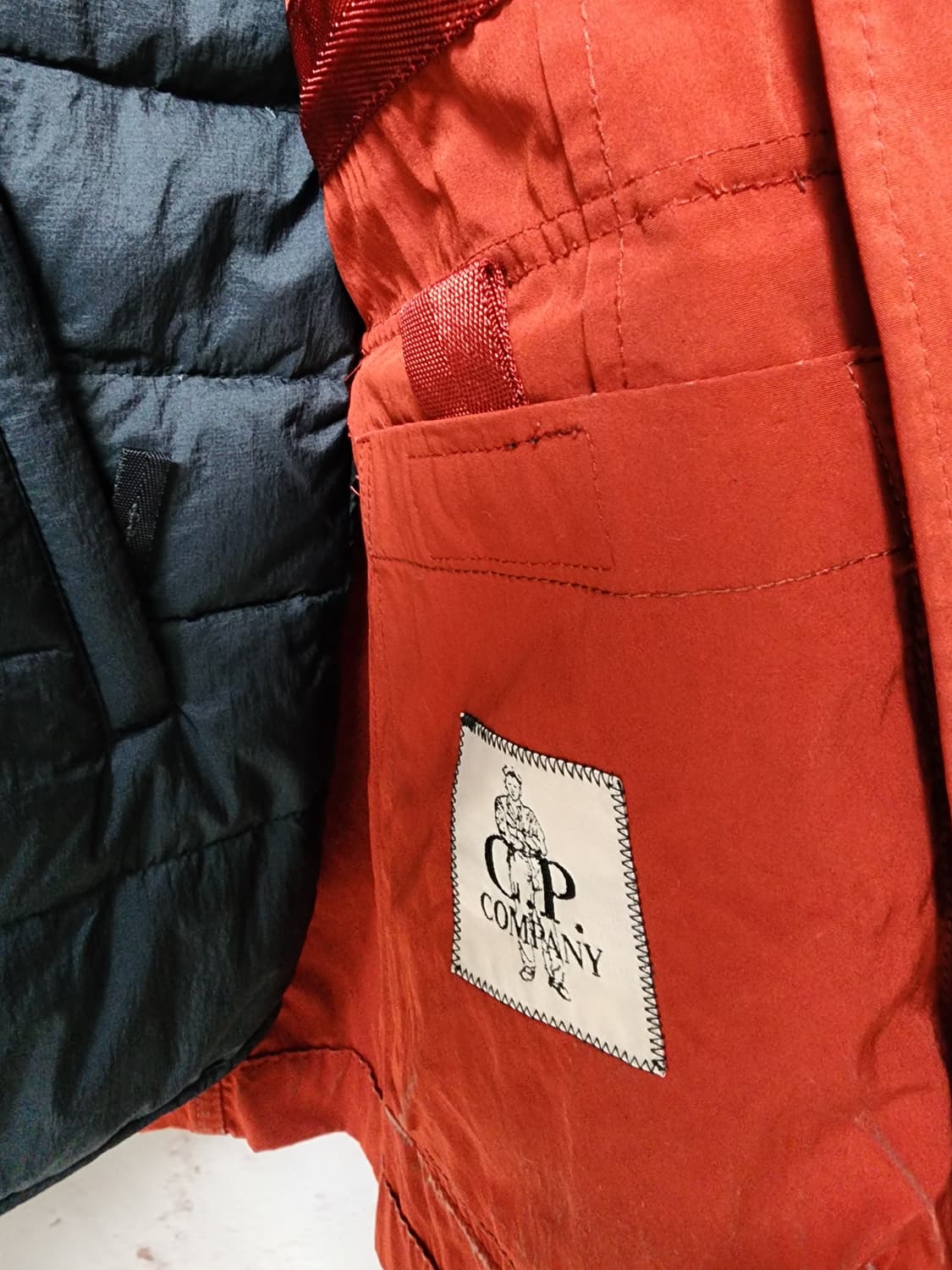 CP컴퍼니 고글 후드 패딩자켓 상품이미지5