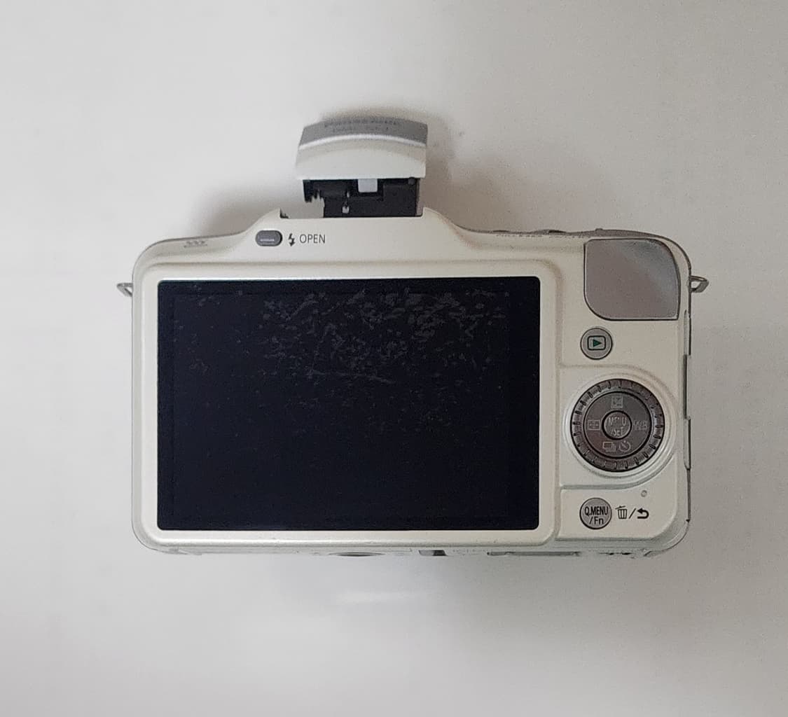 파나소닉 루믹스 디지털카메라 GF3 와 14mm 렌즈팝니다. 상품이미지5