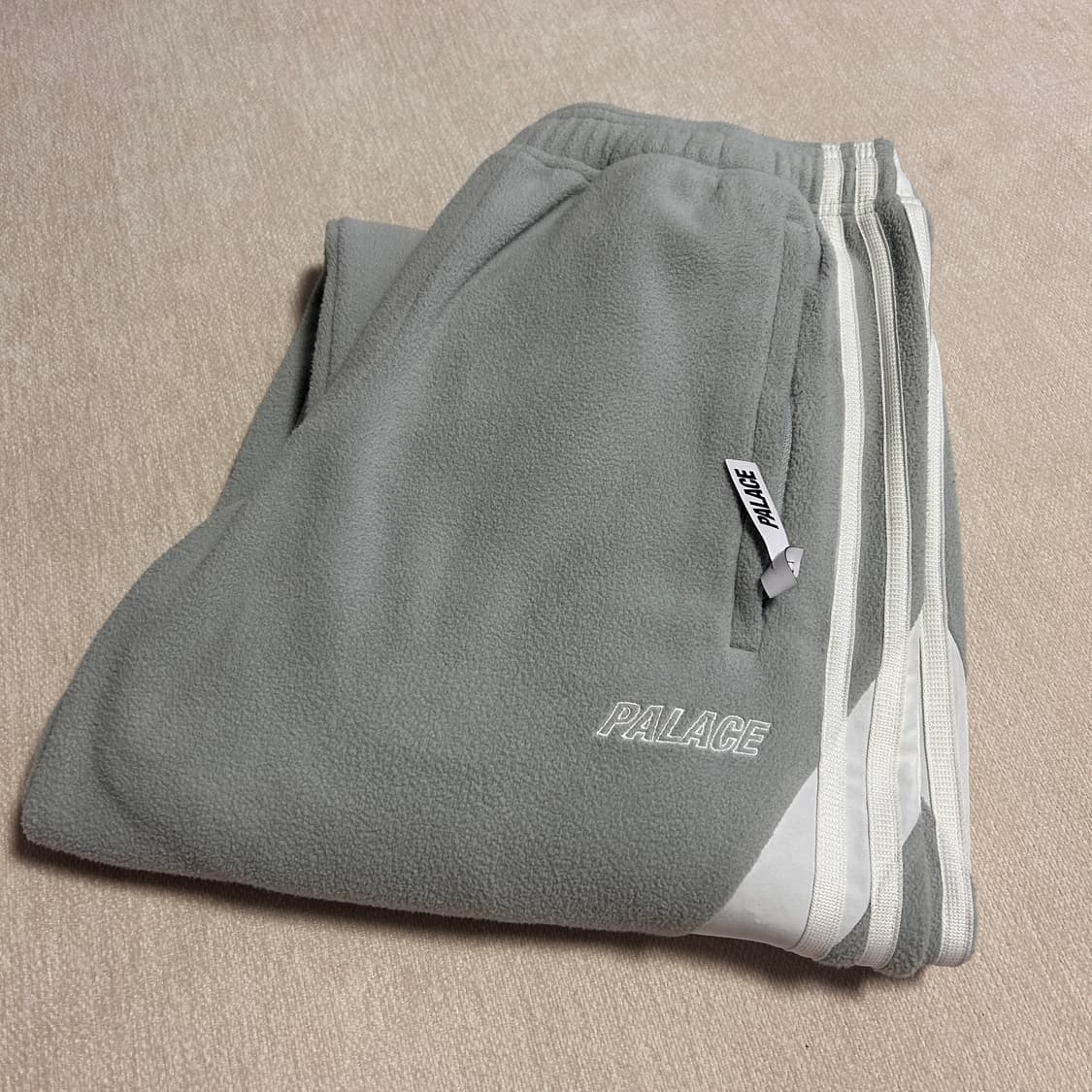 팔라스 x 아디다스 조거 팬츠 (플리스소재) 상품이미지5