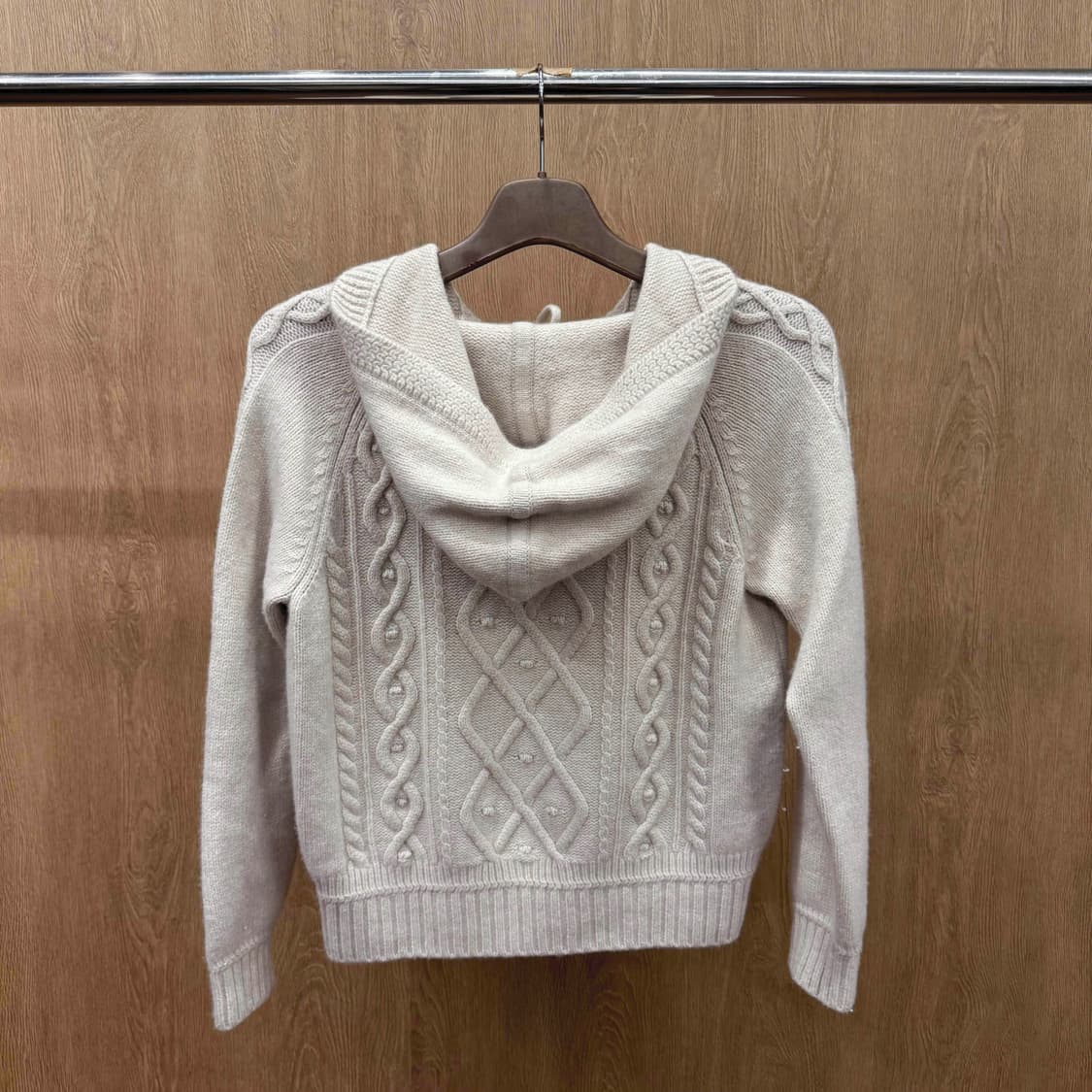 타임 케이블 니트 후드 리본 스트링 넥 디테일 크롭 연핑크 상품이미지3