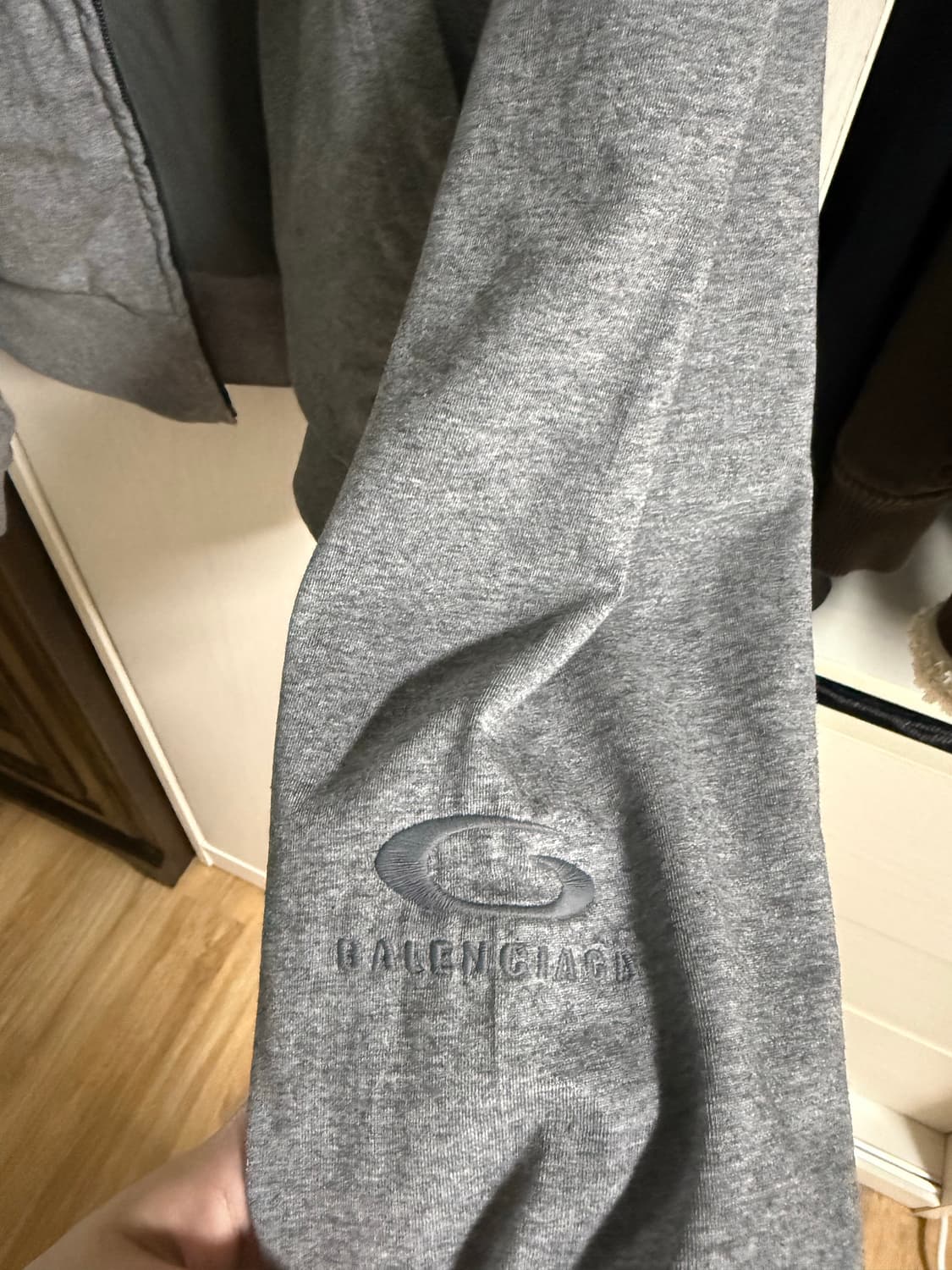 발렌시아가 리버시블 후드집업 그레이 / 카키 상품이미지2