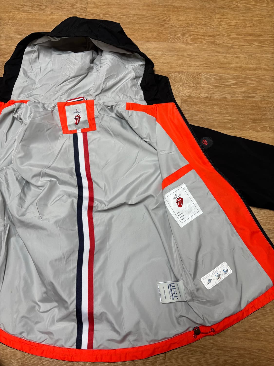 몽클레어 바람막이(여성용) 사이즈2 판매합니다! 상품이미지5