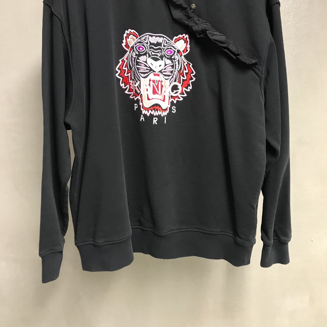 겐조 타이거 자수 맨투맨 블랙 S 상품이미지3