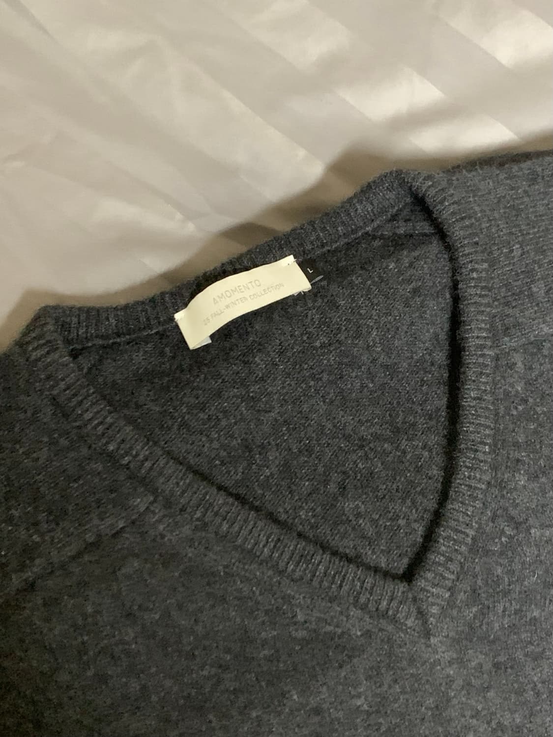 아모멘토 라쿤 v넥니트 상품이미지6