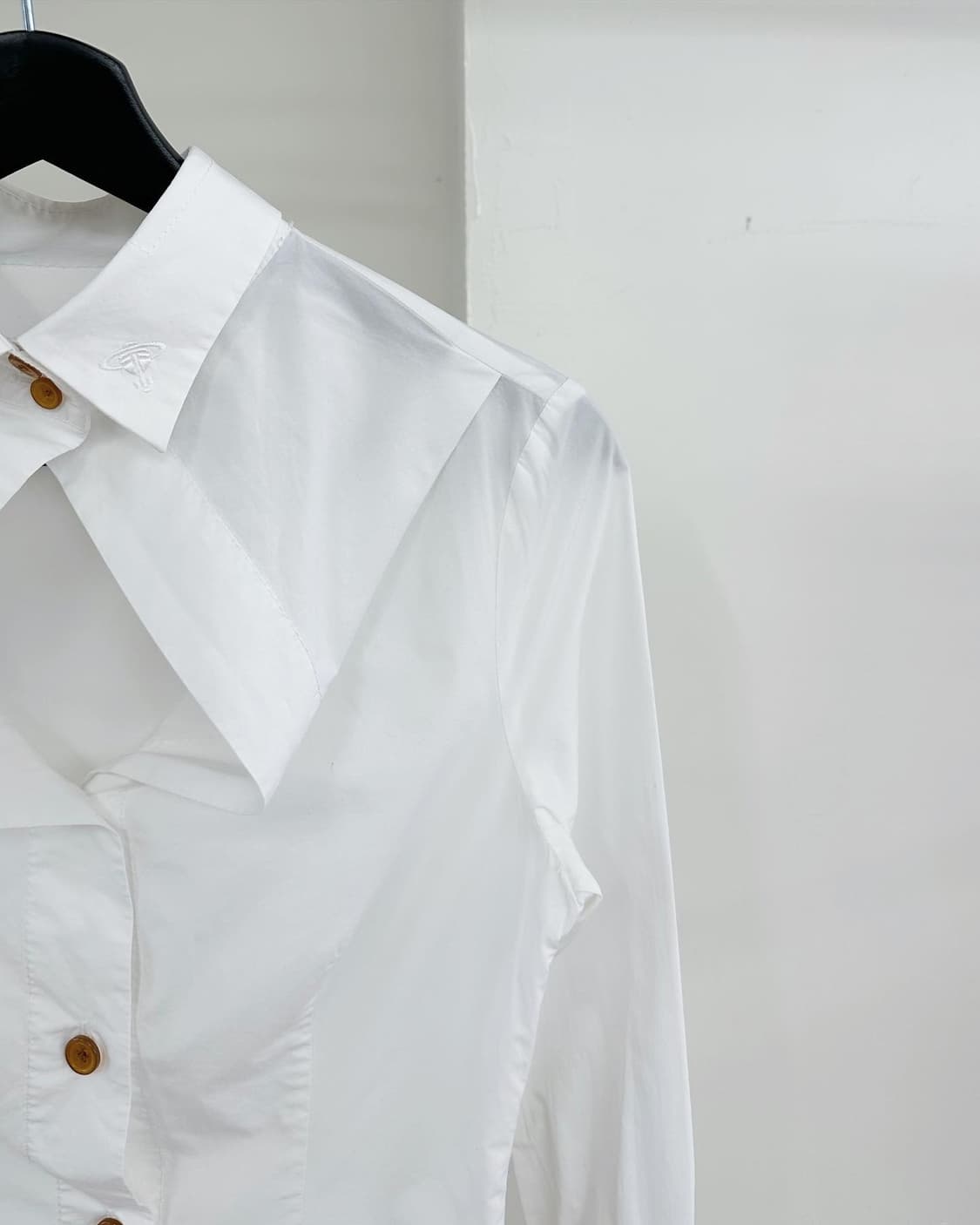 비비안웨스트우드 레드라벨 화이트 프론트오픈 코튼 셔츠  상품이미지4