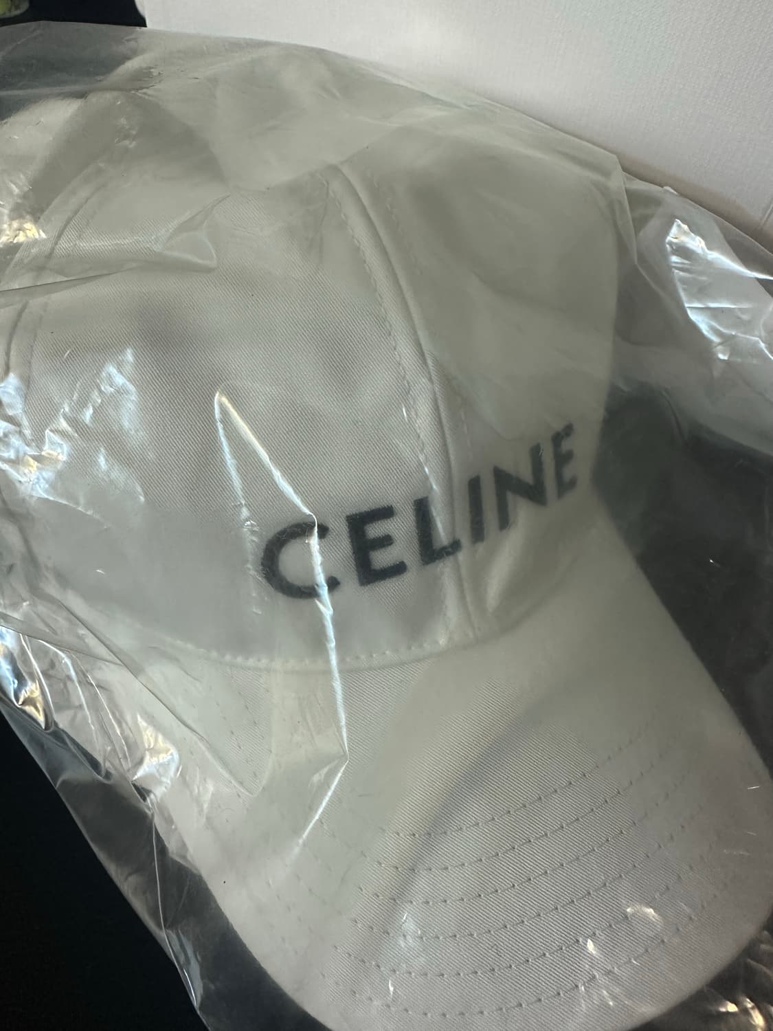 새상품 셀린느 모자 화이트 상품이미지1