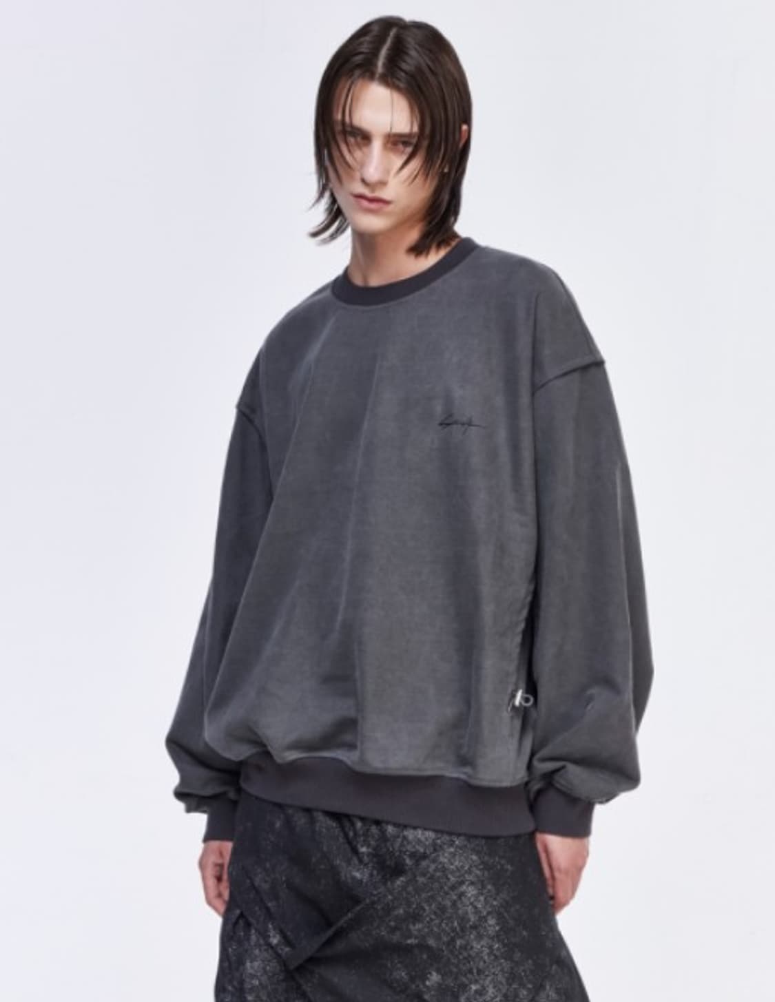 송지오 옴므 25FW DC 콜라보 배트맨 윙스트링 다잉 맨투맨 상품이미지2