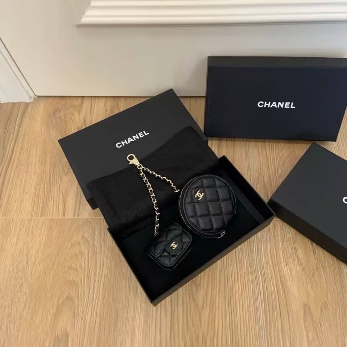 샤넬VIP 블랙 CC로고 에어팟 케이스 & 동전지갑 샤넬 참 상품이미지4