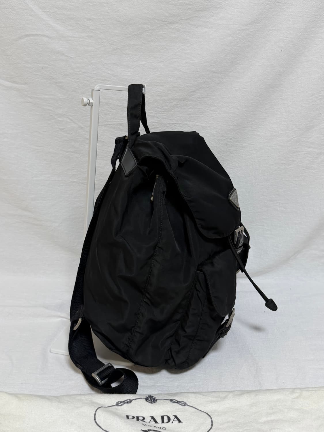 정품 프라다 포코노 나일론 투포켓 미디움 백팩 블랙 상품이미지6