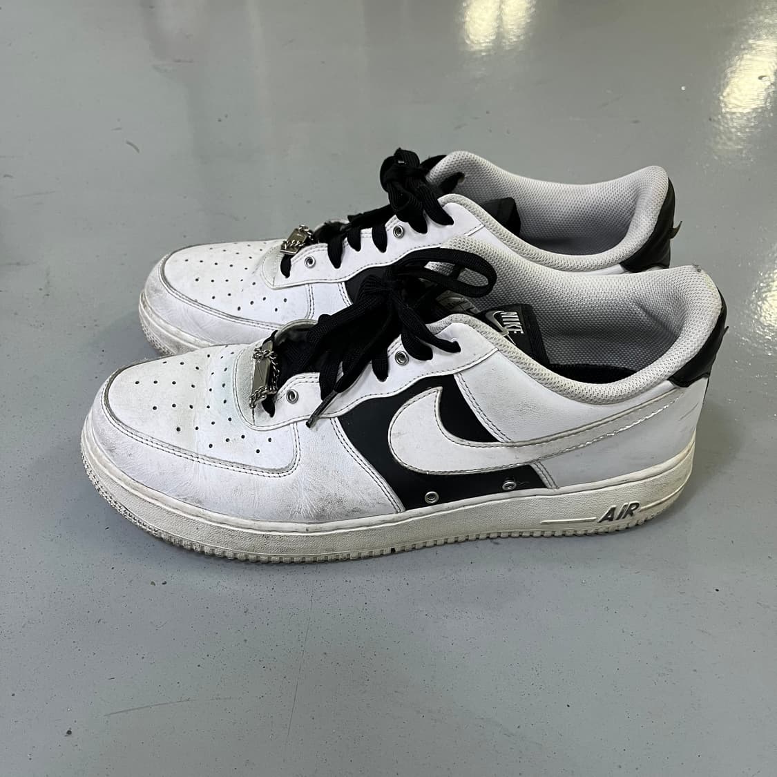 300 나이키 에어포스 1 화이트 블랙 0415M 상품이미지2
