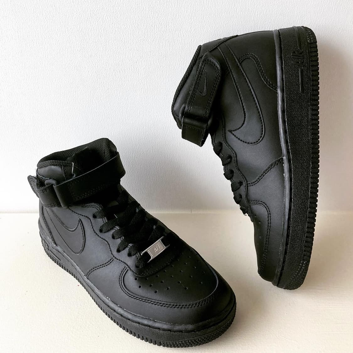 나이키 에어포스1 미드 트리플블랙 상품이미지3
