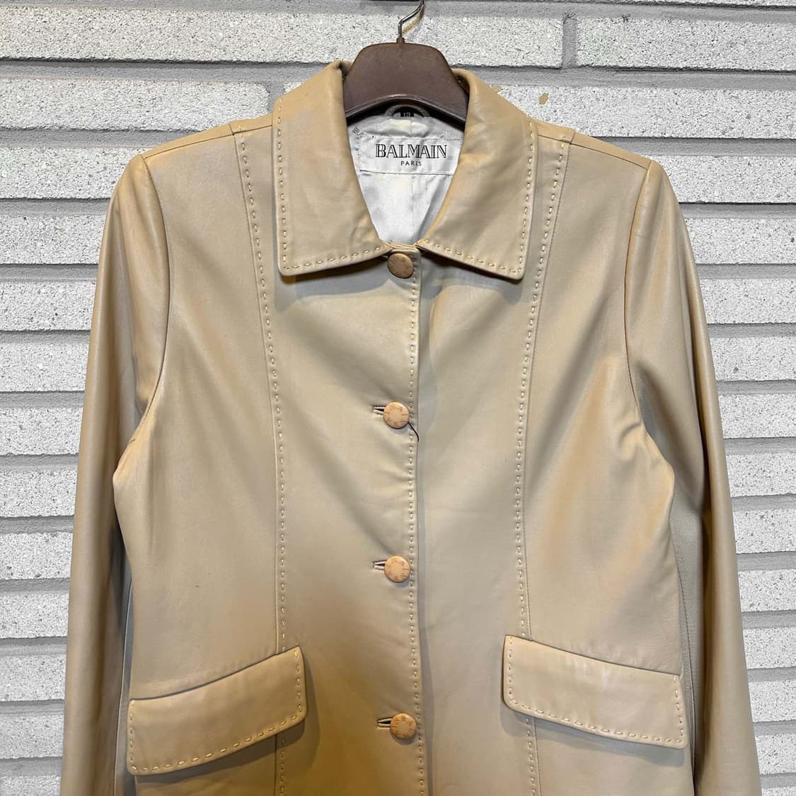 BALMAIN 발망 램스킨 레더 자켓 스티지 자수 플랩포켓 디테일 베이지 상품이미지3