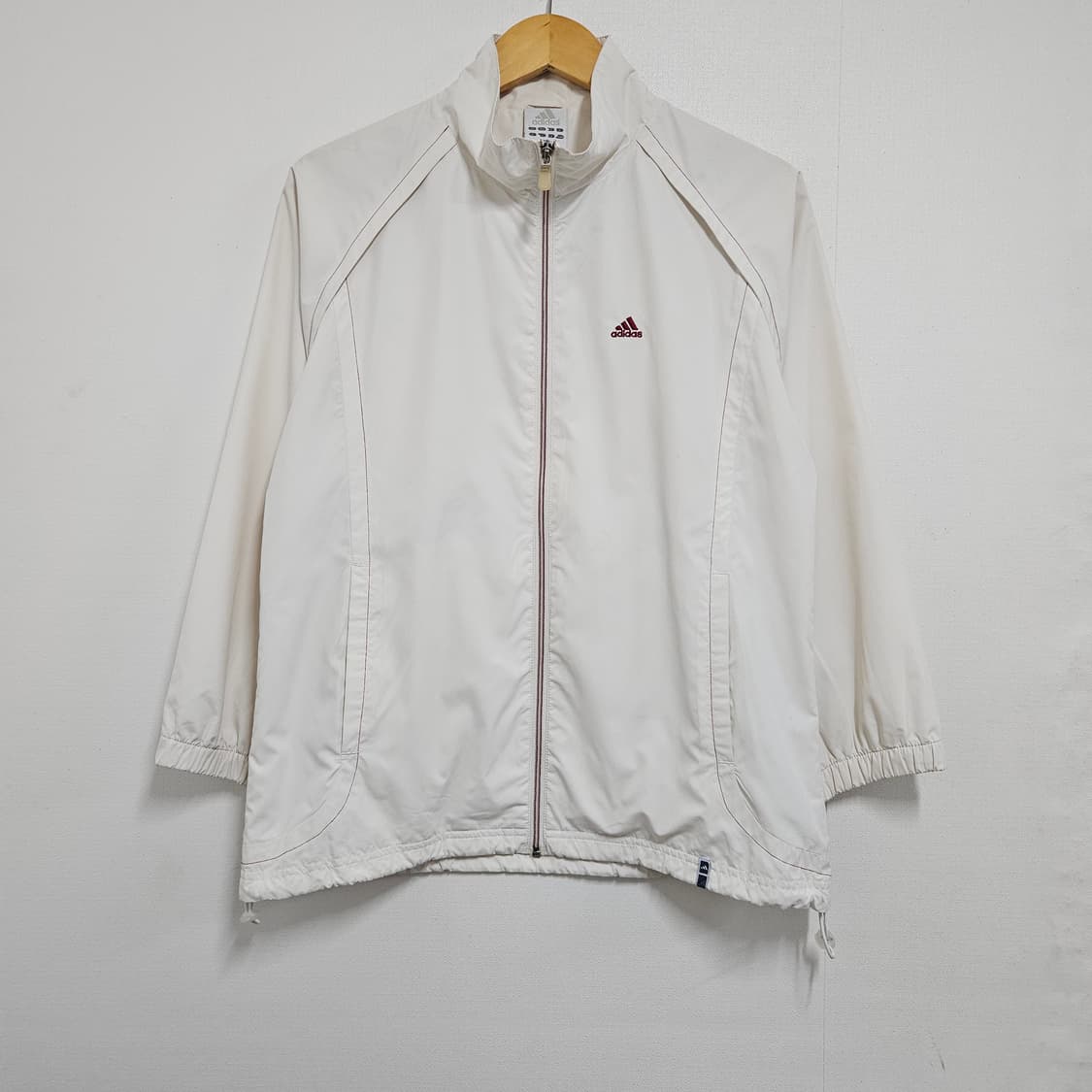 아디다스 화이트 버건디 스티치 바람막이 상품이미지1