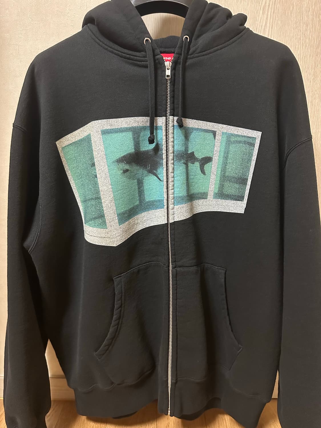 슈프림 데미안허스트 후드집업 상품이미지1