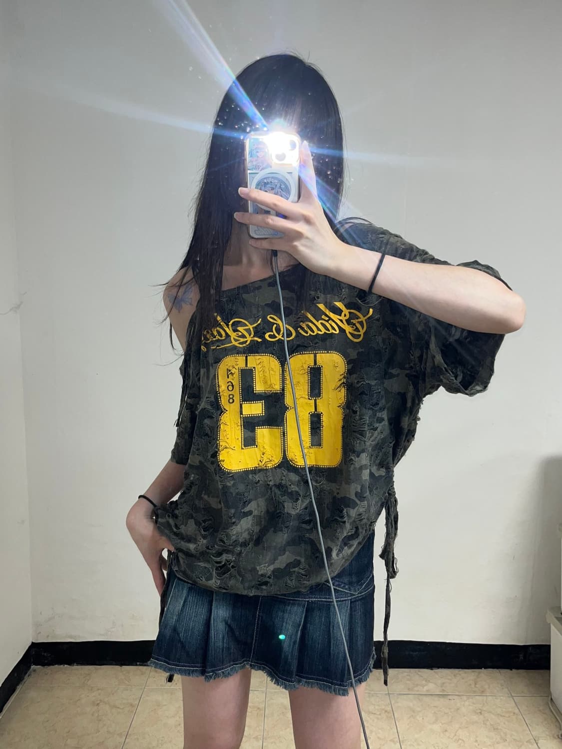 Y2K 카키 그런지 원숄더 티셔츠 상품이미지1