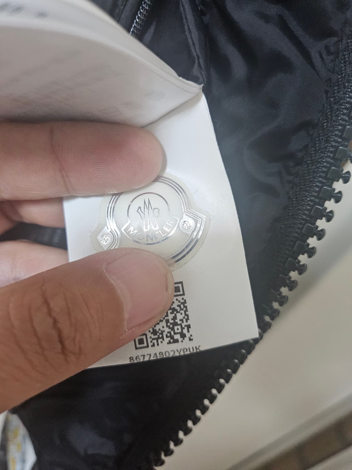 몽클레어 숏 퍼 패딩 2사이즈(95-작은100) 블랙 상품이미지9