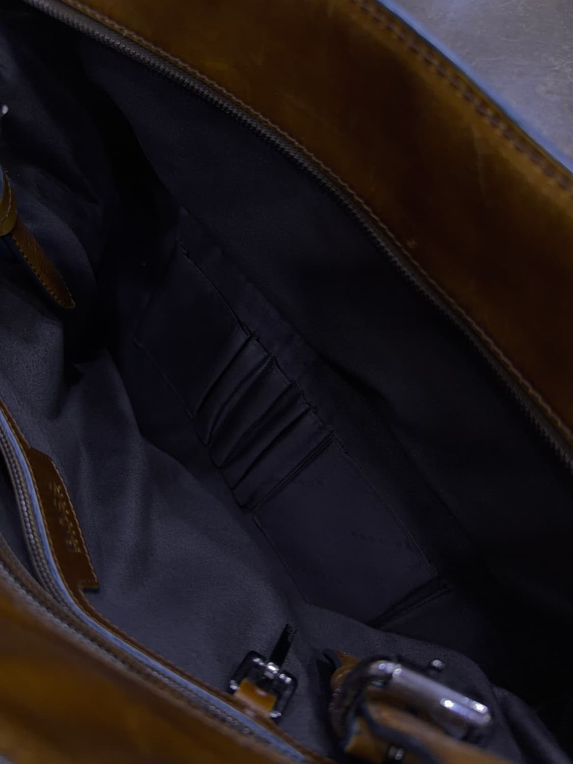 휴고보스 브라운 레더 가죽 빅토트 서류 가방 크로스백 상품이미지9