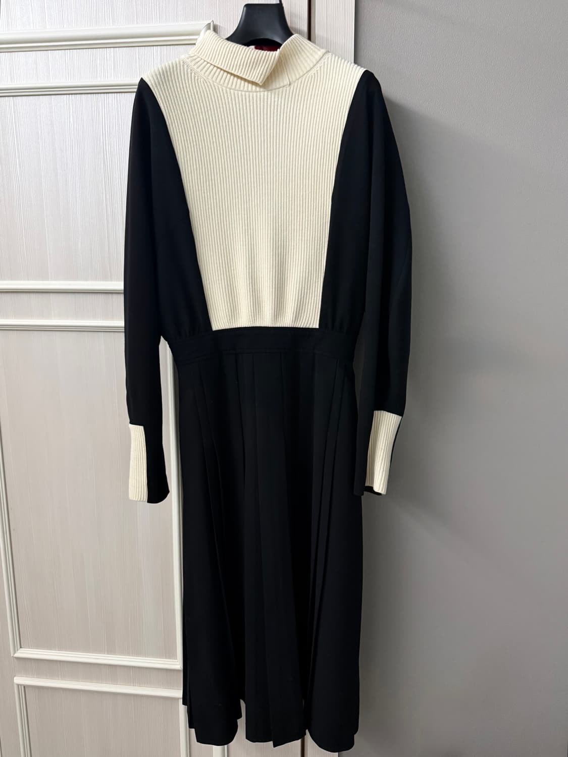 [시스템] 19FW 백 플리츠 니트 원피스 (SY1J9WDR621W) 상품이미지2