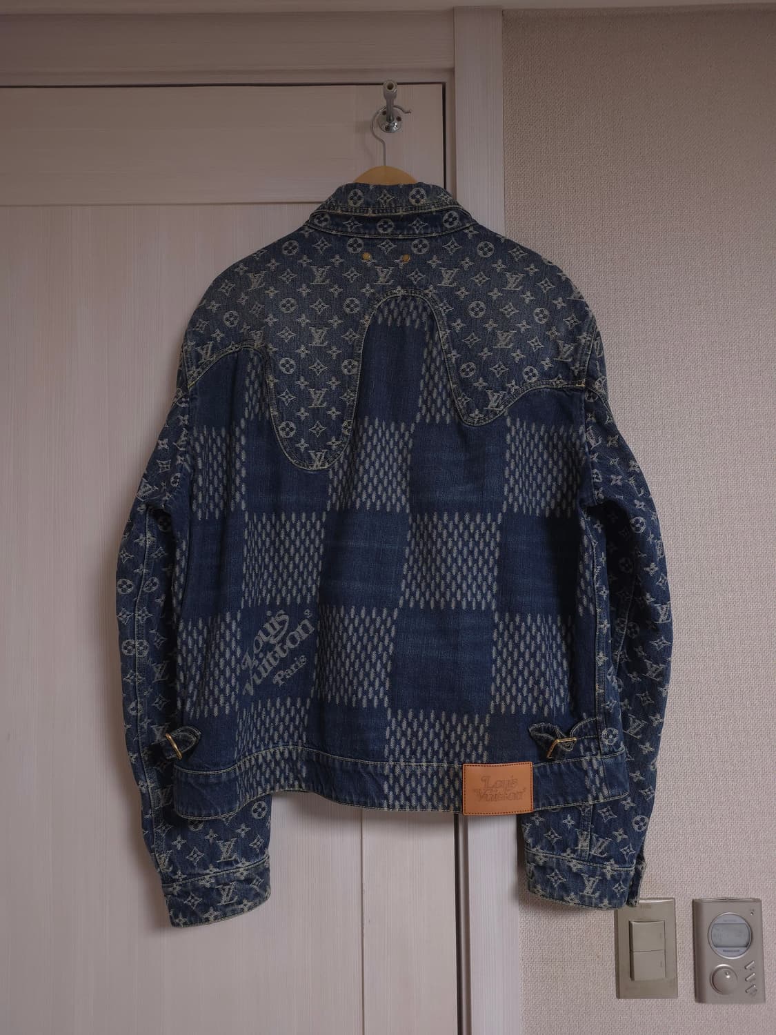 [56] 루이비통 니고 모노그램 연청 데님 트러커 자켓 상품이미지2