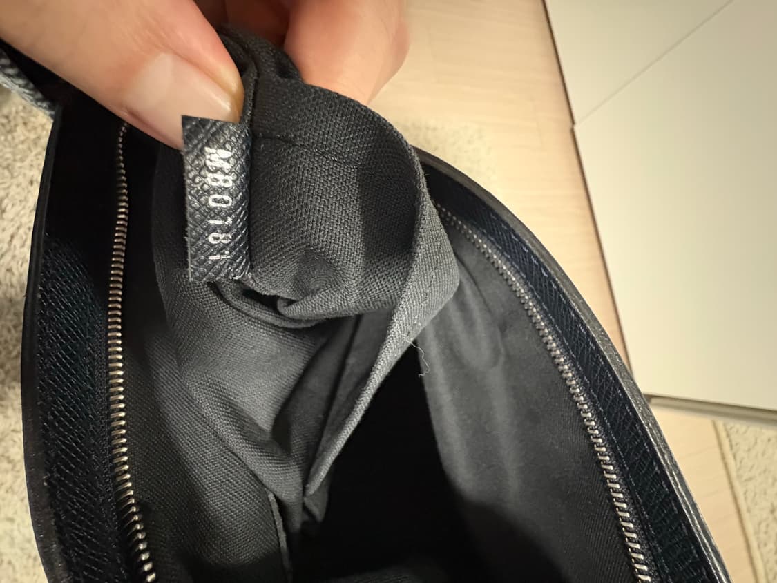 루이비통 타이가 남자 크로스백 상품이미지4