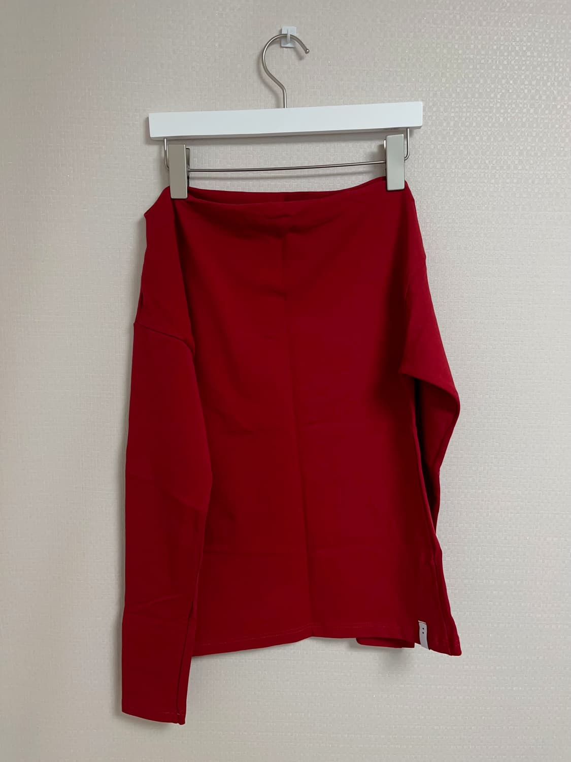 ONSKA 온스카 ONE-SHOULDER ELASTIC T (RED) 상품이미지5