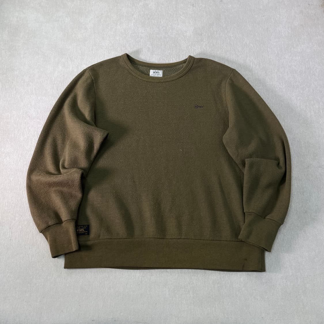 100 더블탭스 올리브 카키 맨투맨 상품이미지1