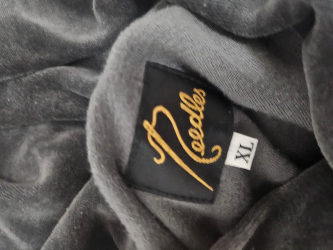 니들스 벨루어 후드티 차콜 상품이미지4