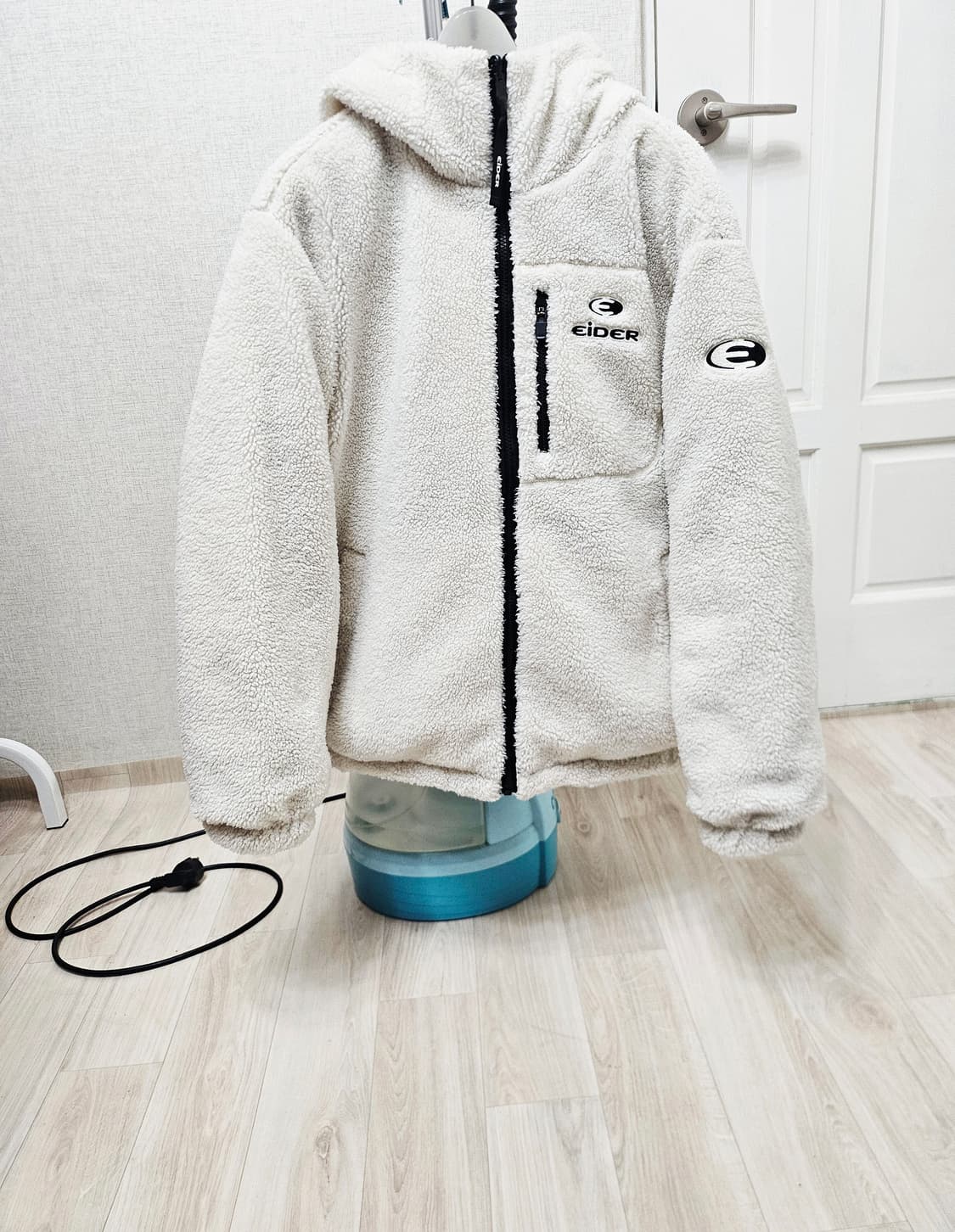 (95~100)M☆초대장급 아이더 리버시블[화이트블랙]구스다운 후리스패딩 상품이미지7