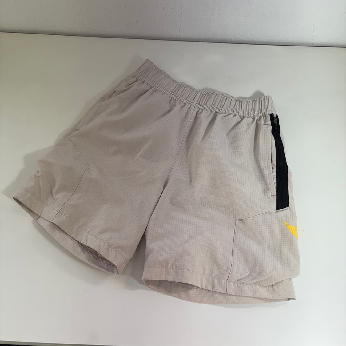 우먼M 나이키 라이트베이지 트레이닝 런닝쇼츠 상품이미지1