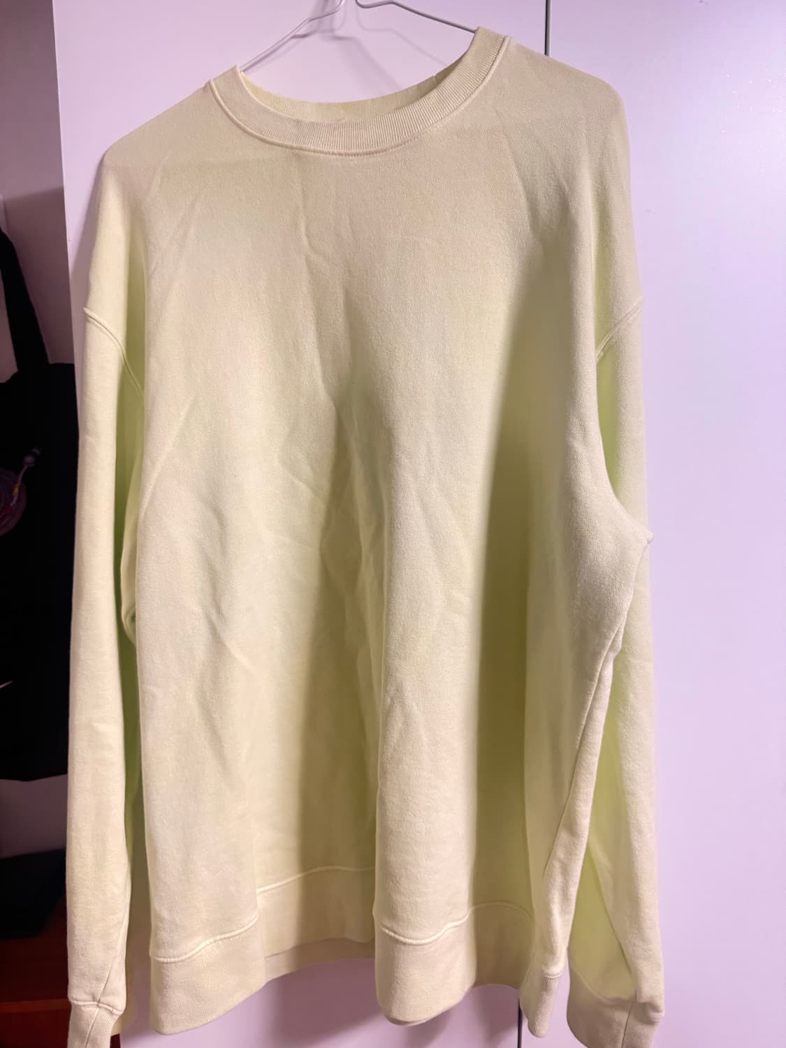 비이커 옐로우 맨투맨 상품이미지1