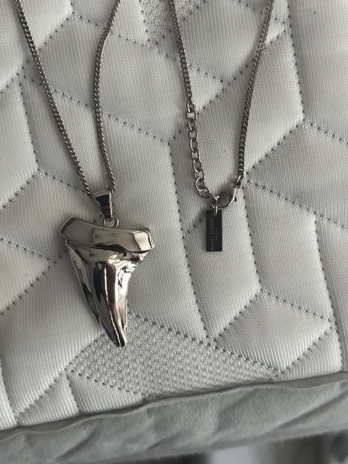 생로랑 샤크 투스 목걸이 상품이미지5