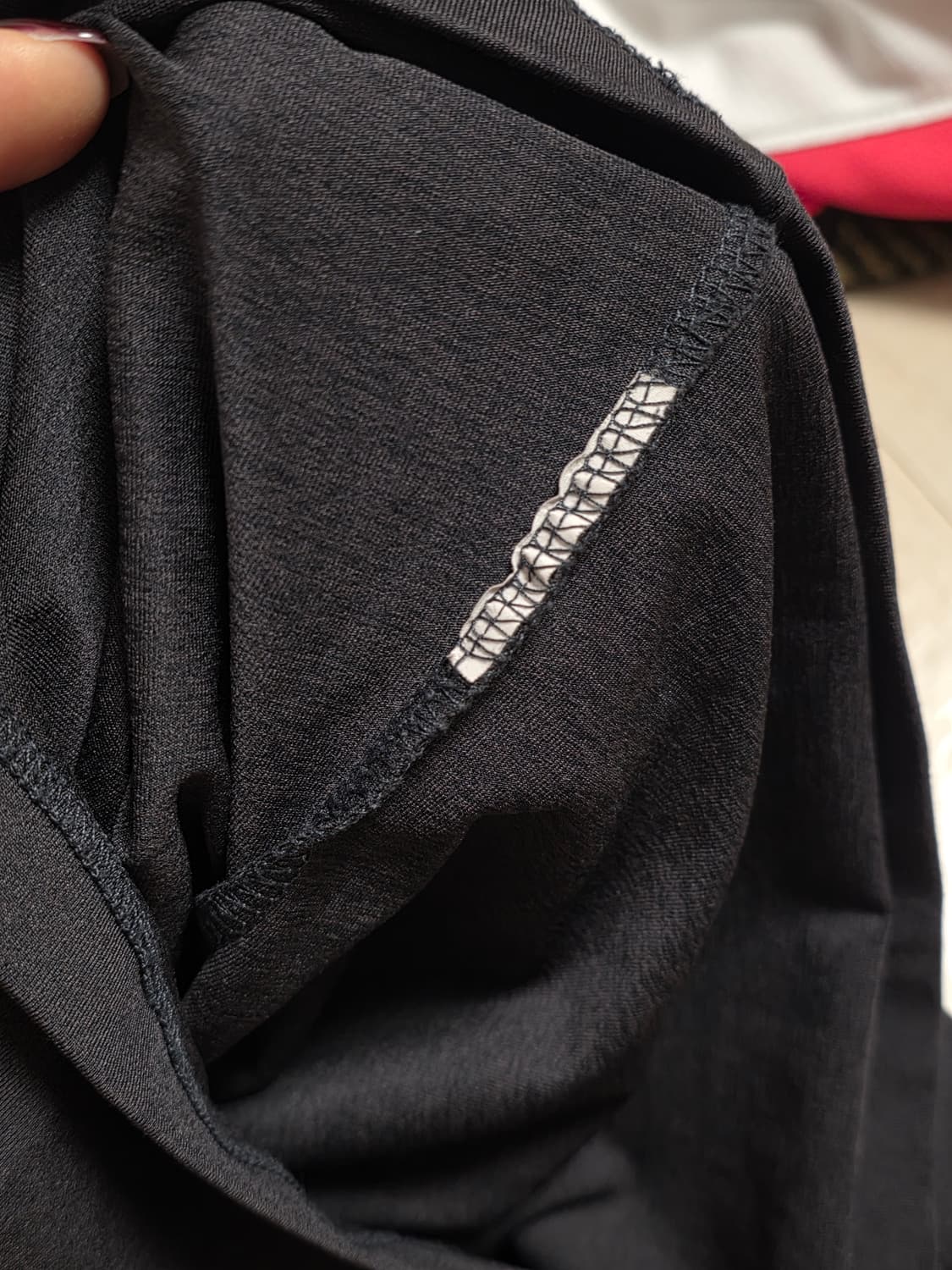 Mischief 후드 셔링 오버랩 탑 차콜 상품이미지3