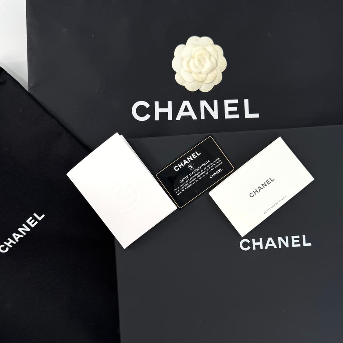 샤넬 캐비어 보이 클러치백 라지 네이비 상품이미지9