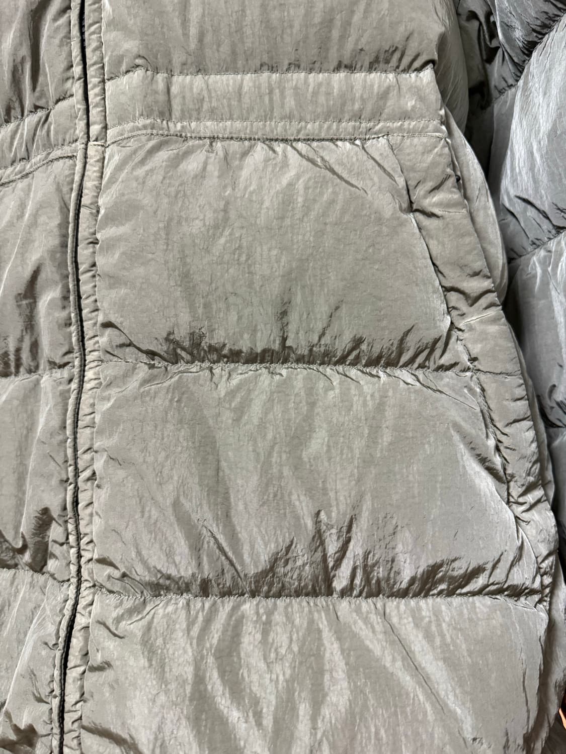 CP컴퍼니 크롬R 후드 렌즈 패딩 상품이미지2