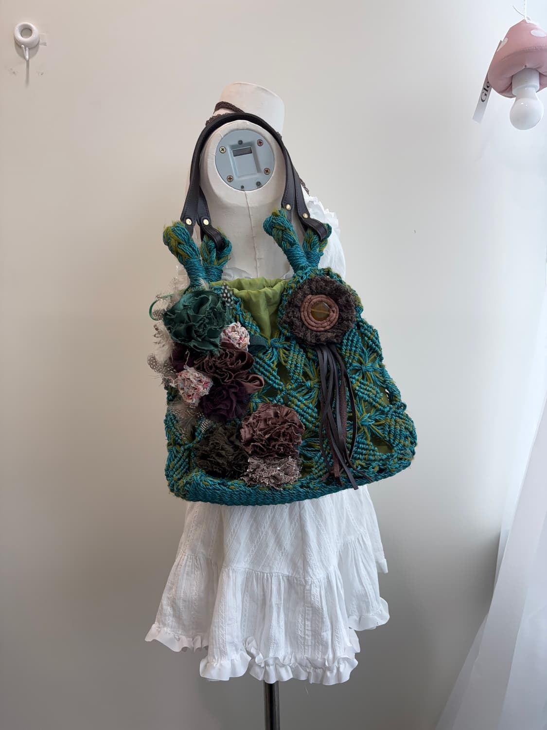 그린 보헤미안 코사지 니트 파우치 백 상품이미지10