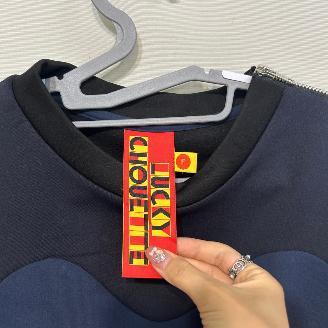 럭키슈에뜨 여성 티셔츠 FREE  상품이미지2